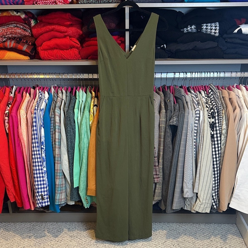 A New Day olive sleeveless v neck elastic waistband 2 pocket jumpsuit size XS